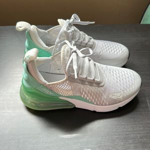 Nike Air270 women’s shoes. Size 4Youth or 5.5womens. Super cute and comfy!!!